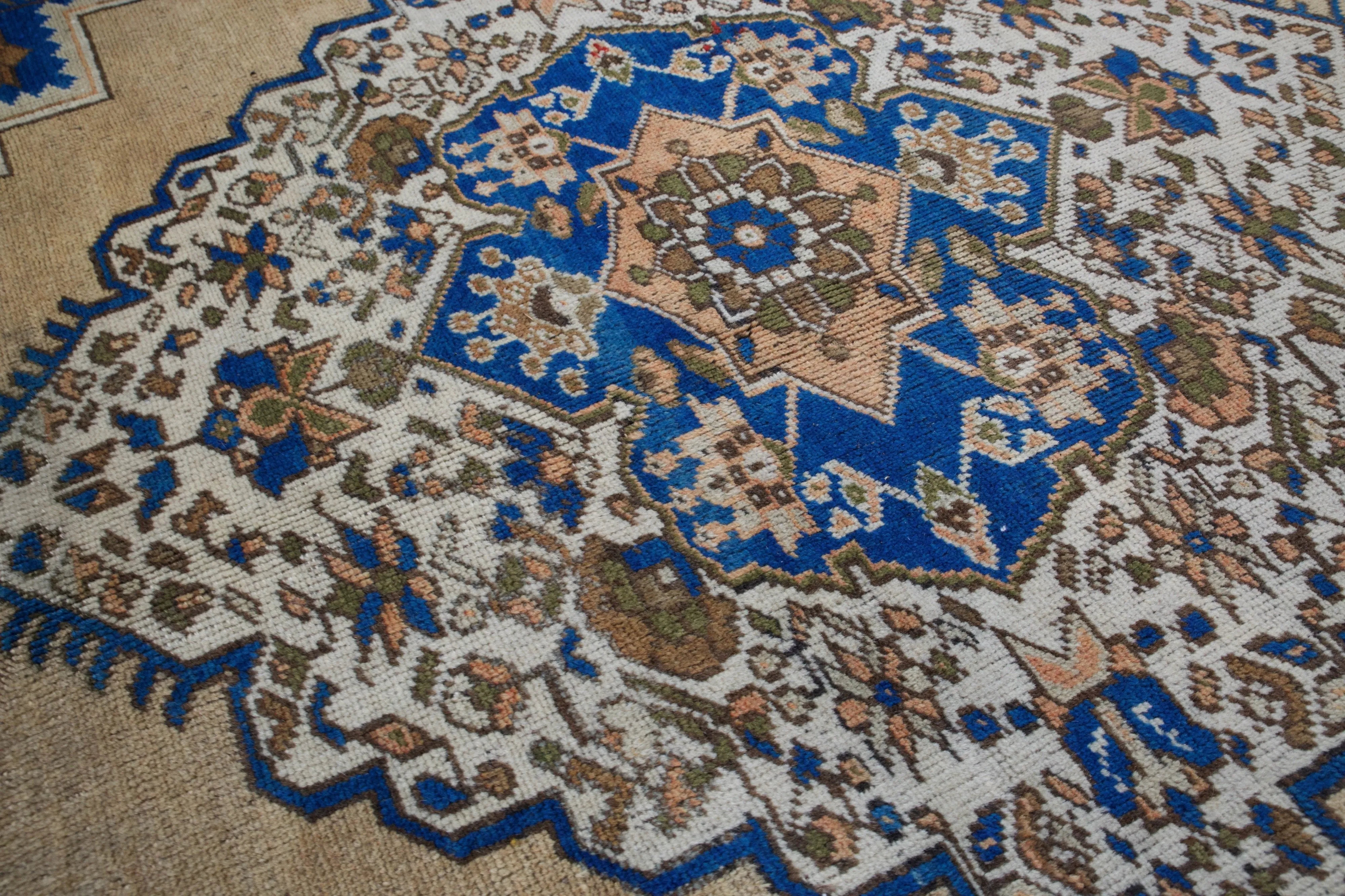 Vintage Turkish Taspinar Rug 6'7"x10'8"