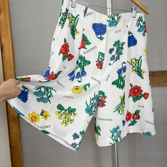 VTG collections internationale White Floral Pleated Zip Up High Waist Short Sz L