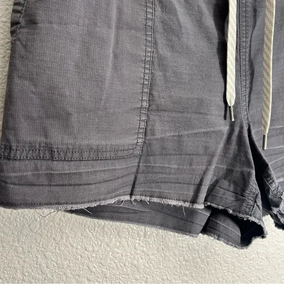 Vuori Vintage Ripstop Shorts - Women's Sz Medium in Charcoal