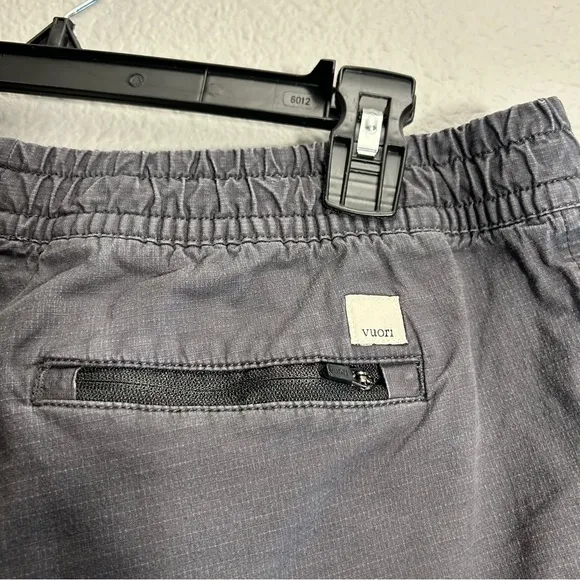Vuori Vintage Ripstop Shorts - Women's Sz Medium in Charcoal